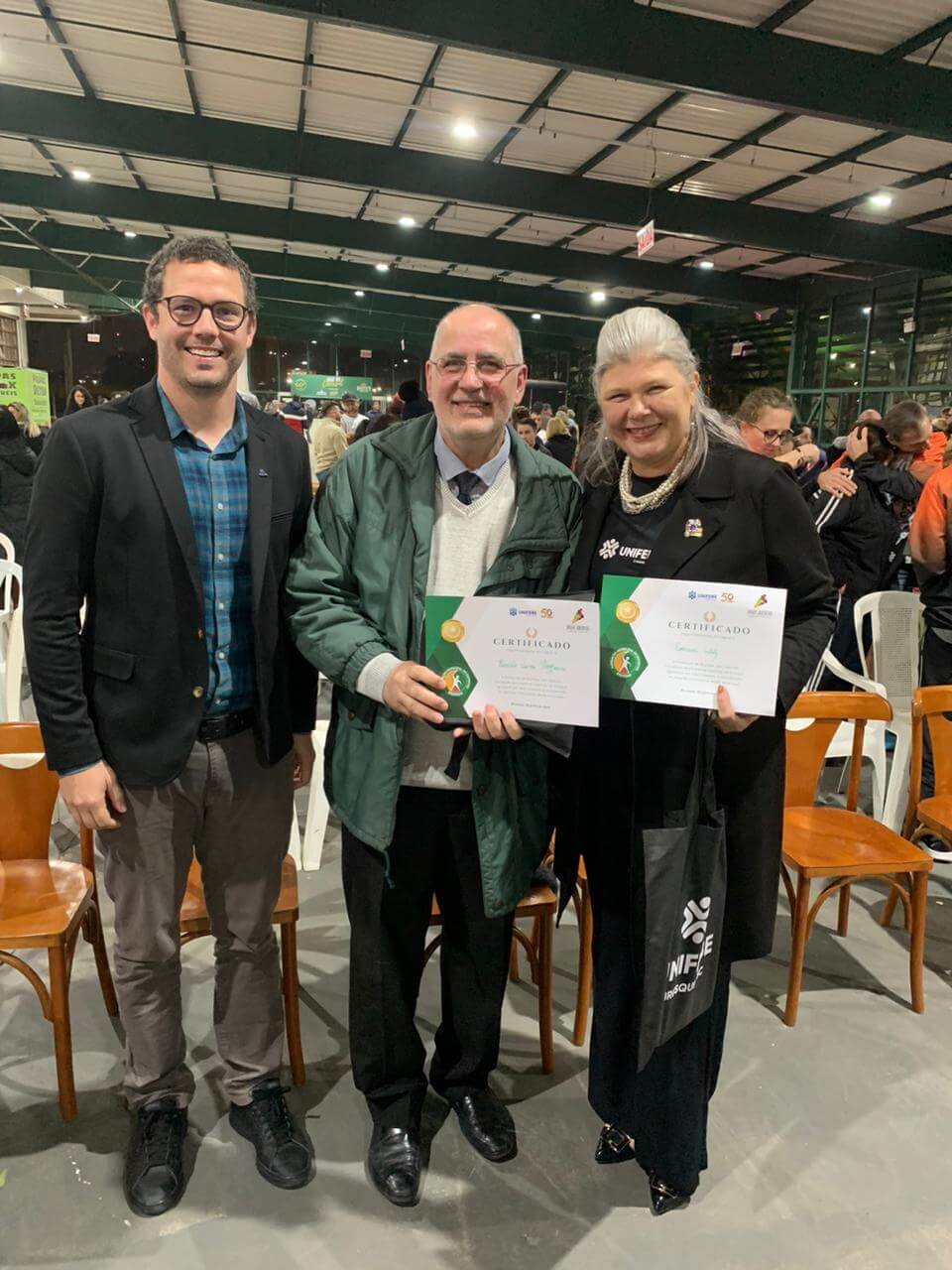 Reitora e professores da UNIFEBE são homenageados na abertura dos Jogos Comunitários de Brusque