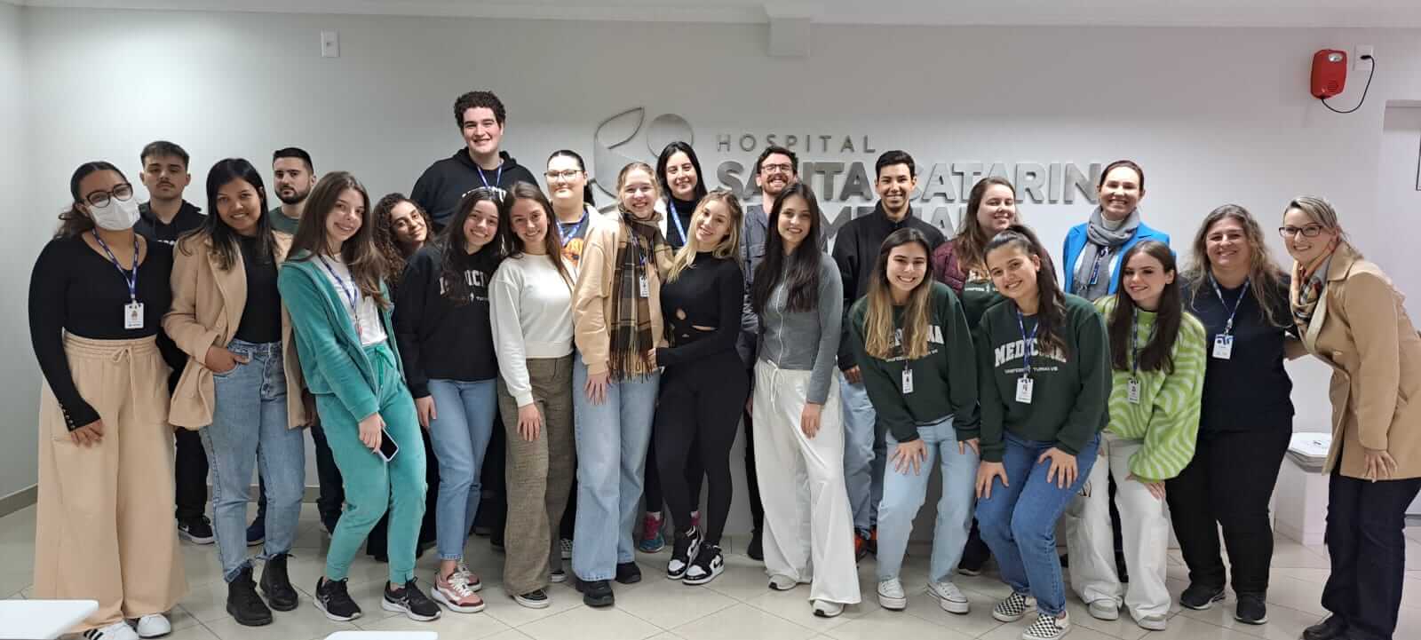 Em visita técnica ao Hospital Santa Catarina acadêmicos de Medicina da UNIFEBE conhecem programas ambientais da instituição