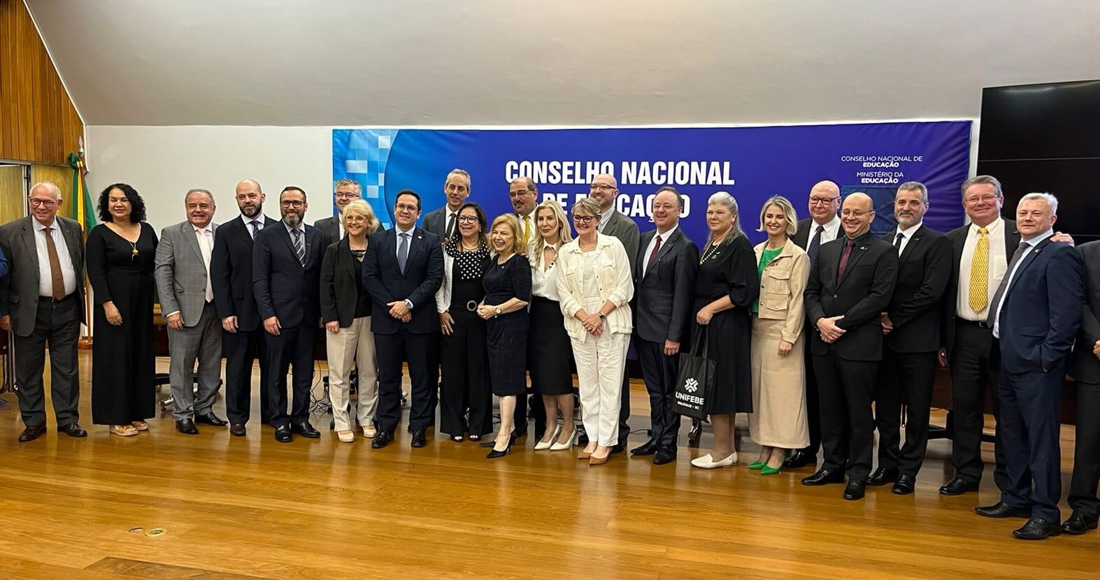 Professora Rosemari Glatz representa a UNIFEBE na Semana das Instituições Comunitárias do Ensino Superior em Brasília