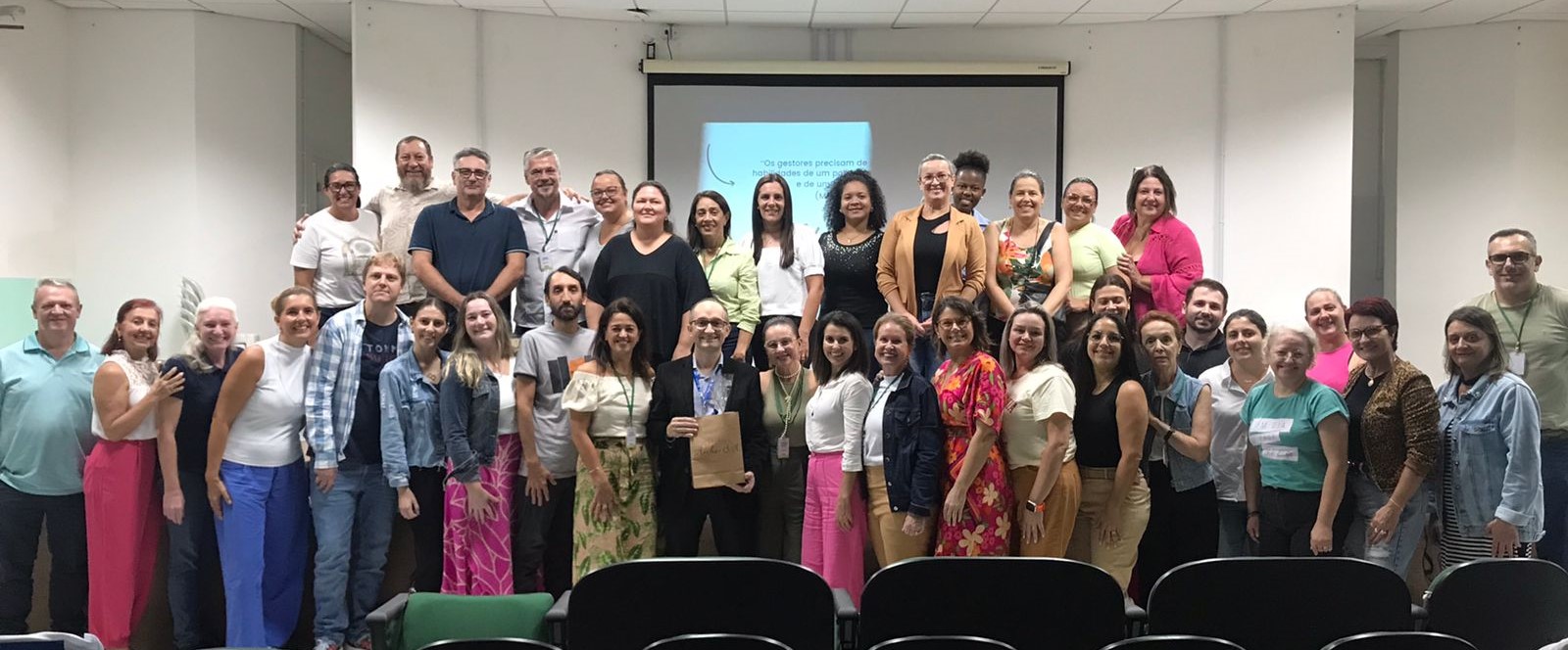 Pró-reitor de Graduação da UNIFEBE ministra formação para diretores da rede estadual de educação