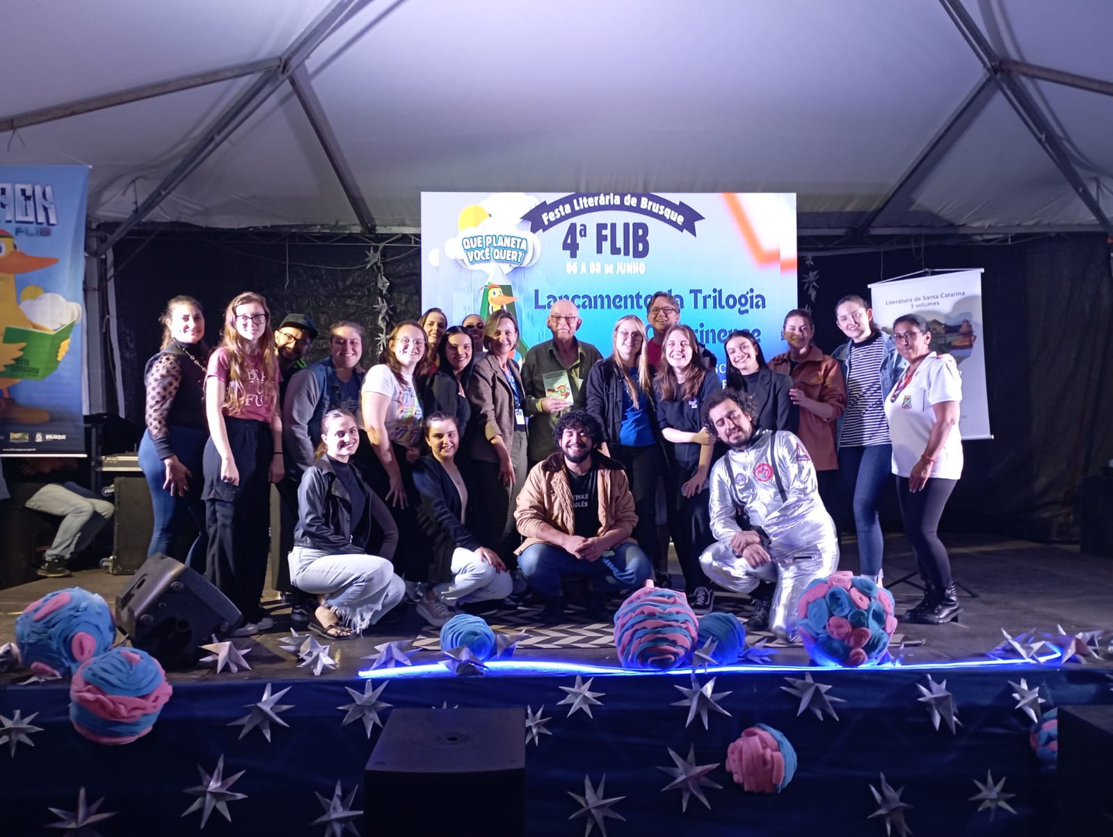 Acadêmicos de Letras – Inglês prestigiam 4ª Festa Literária de Brusque