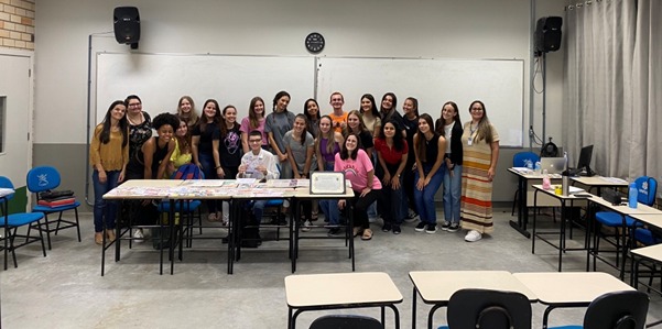 Curso de Pedagogia da UNIFEBE desenvolve roda de conversa sobre uso de jornal como ferramenta de ensino