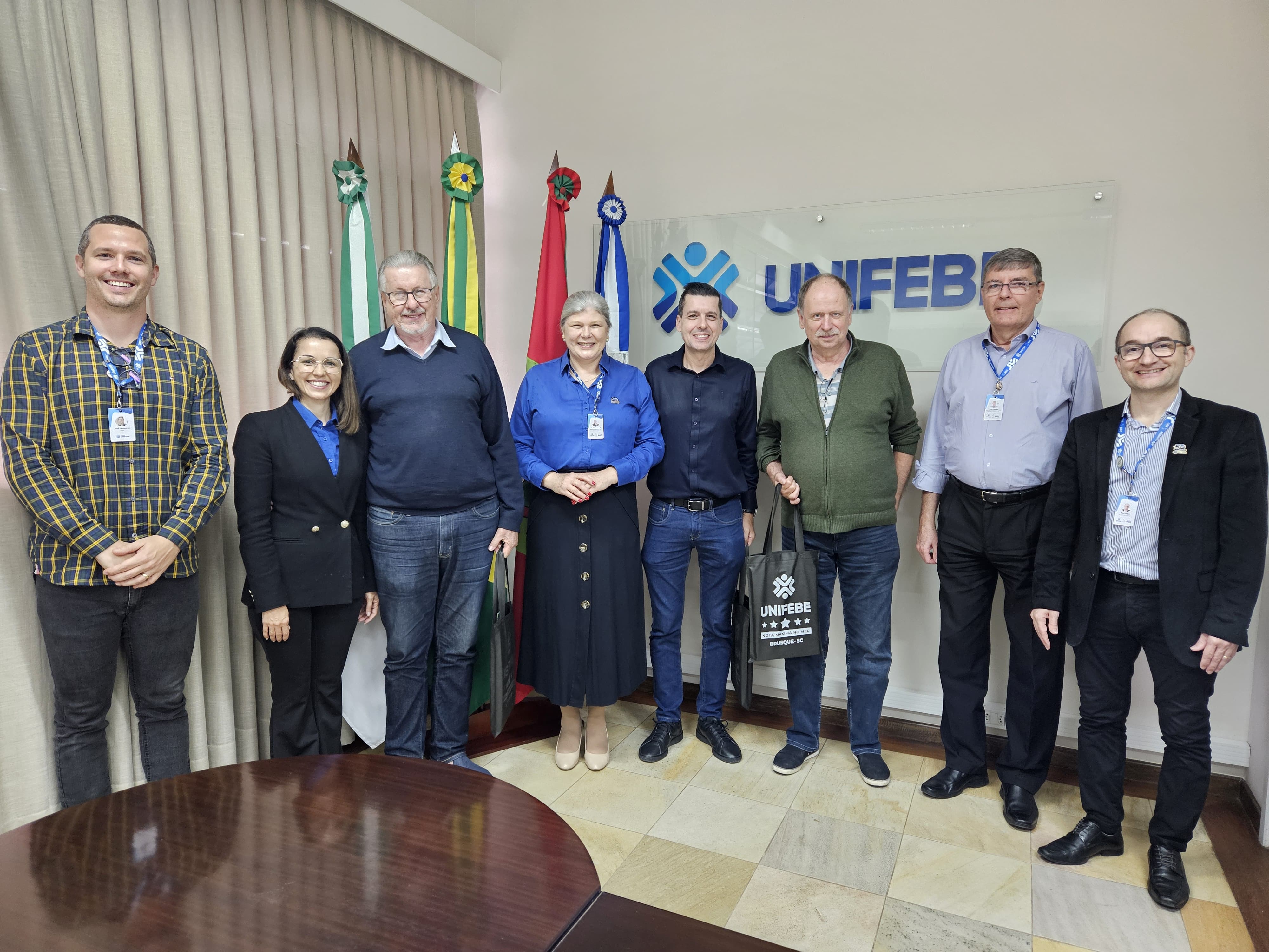 Representantes da comunidade Polono-Brasileira se reúnem-se com representantes da Fundação Educacional de Brusque