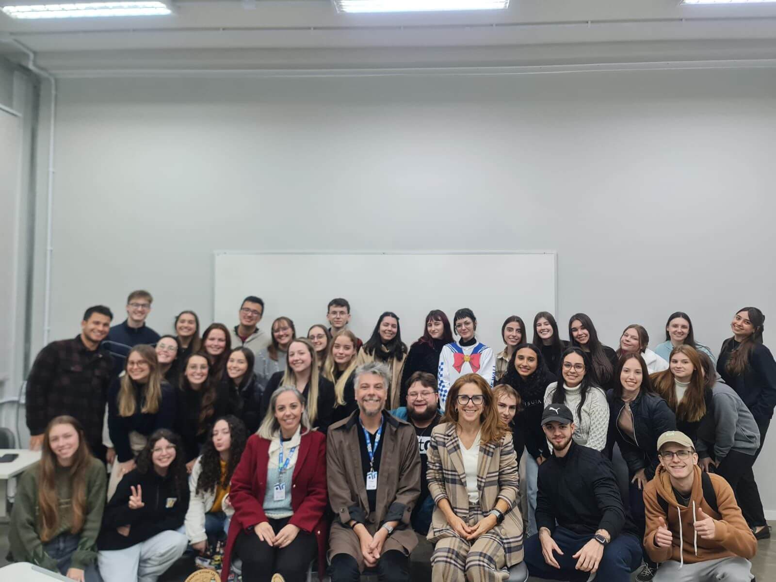 Parceria entre cursos da UNIFEBE resulta em criação de painéis para laboratórios de Fisioterapia