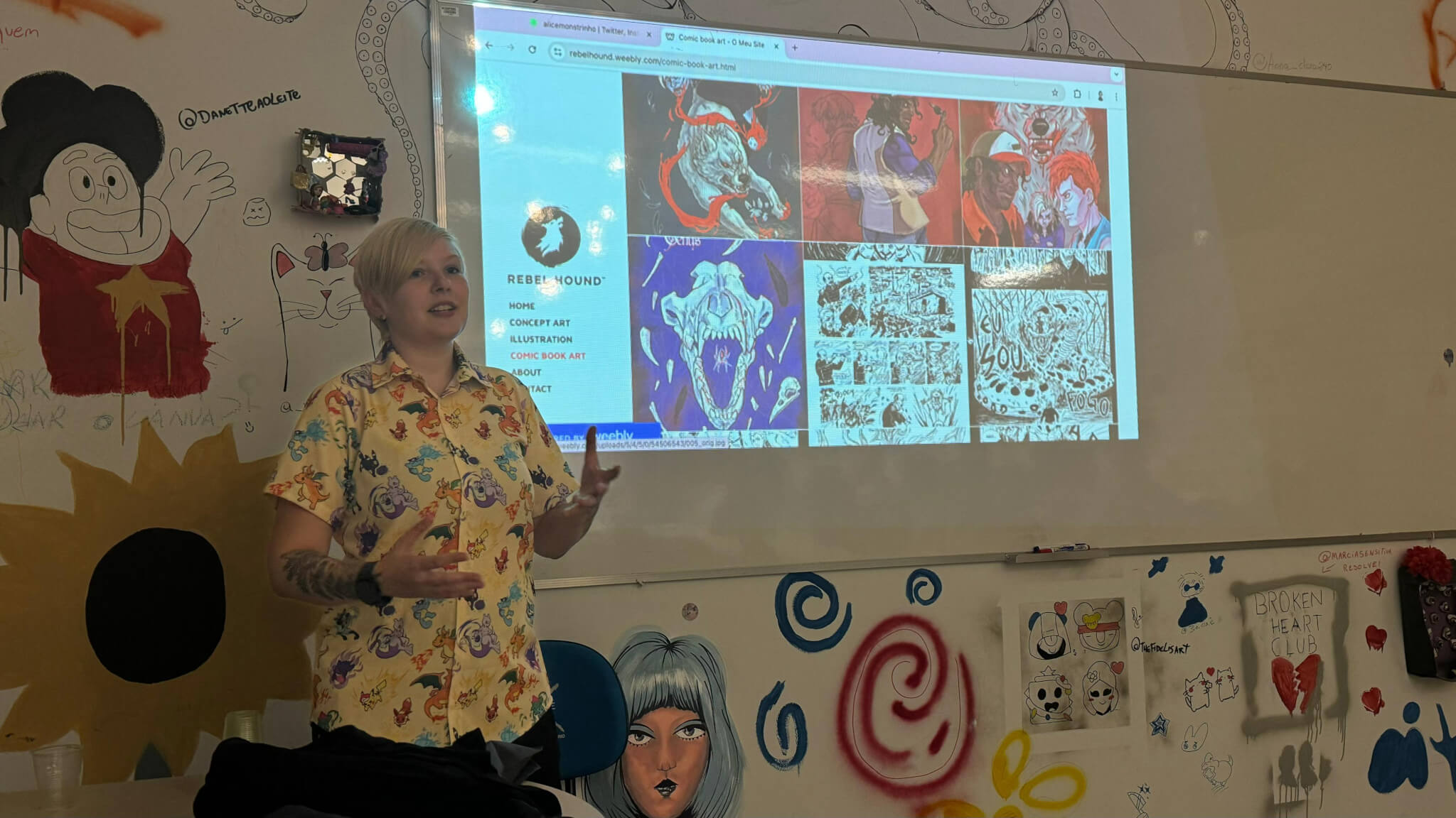 Artista de quadrinhos conversa com estudantes de Design Gráfico da UNIFEBE sobre trajetória profissional
