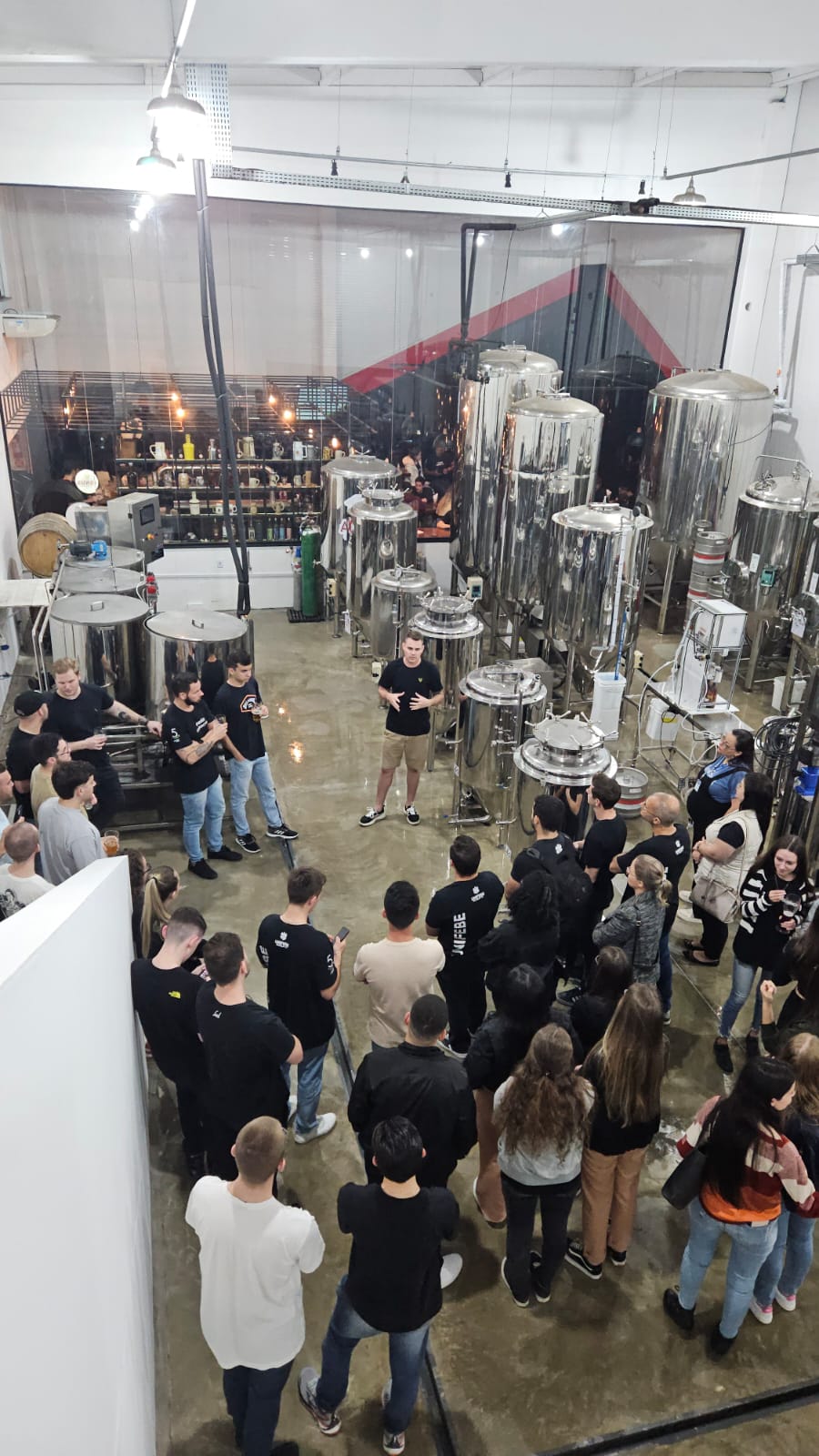 Acadêmicos da UNIFEBE fazem visitas técnicas a cervejarias brusquenses
