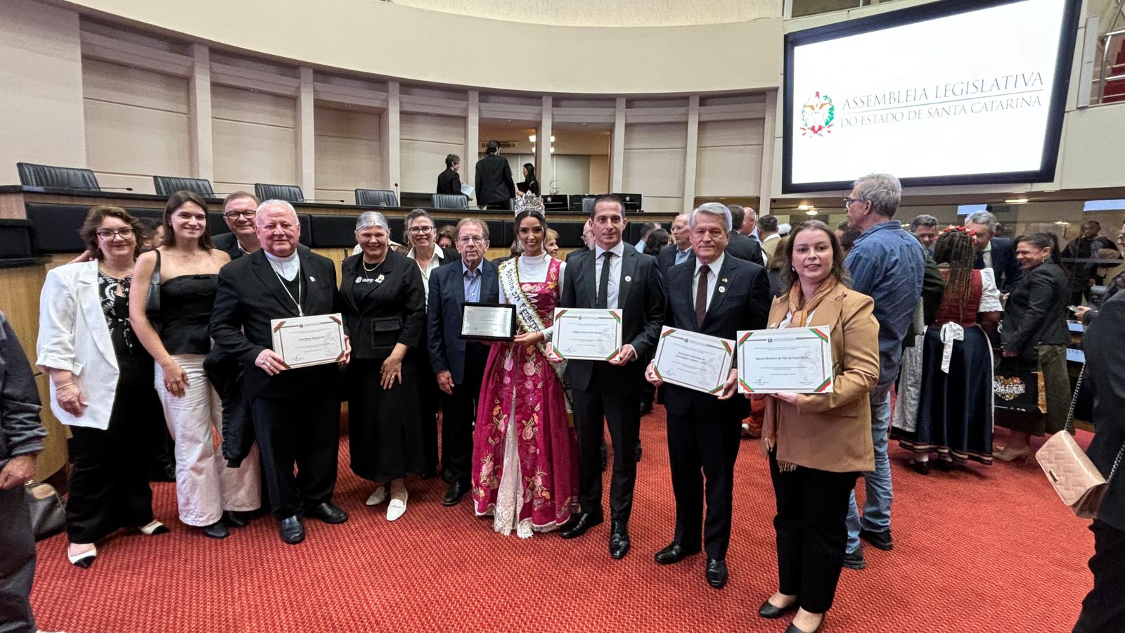 Reitora da UNIFEBE prestigia homenagem a representantes da imigração alemã realizada na Alesc