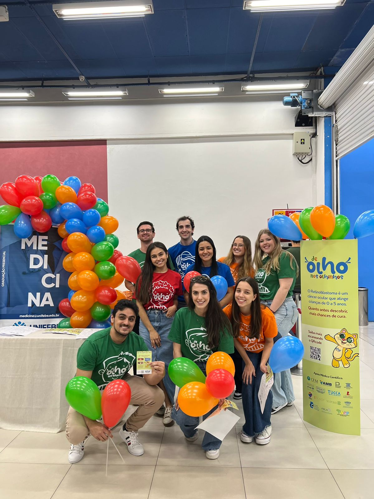 Cerca de 200 pais são orientados por estudantes de Medicina da UNIFEBE em campanha sobre saúde ocular infantil