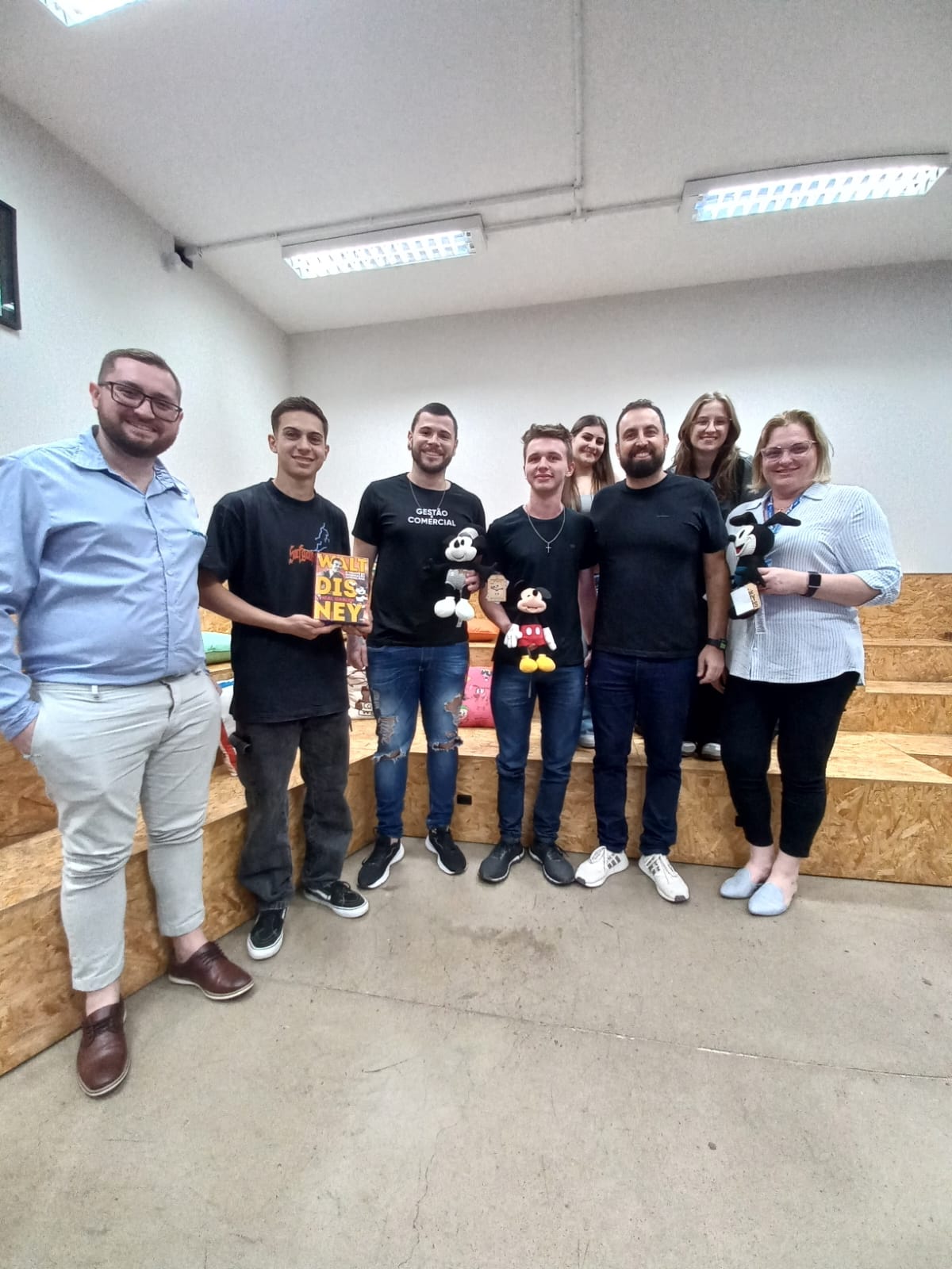 Palestra, na UNIFEBE, aborda técnicas de atendimento com base em estratégias da Disney
