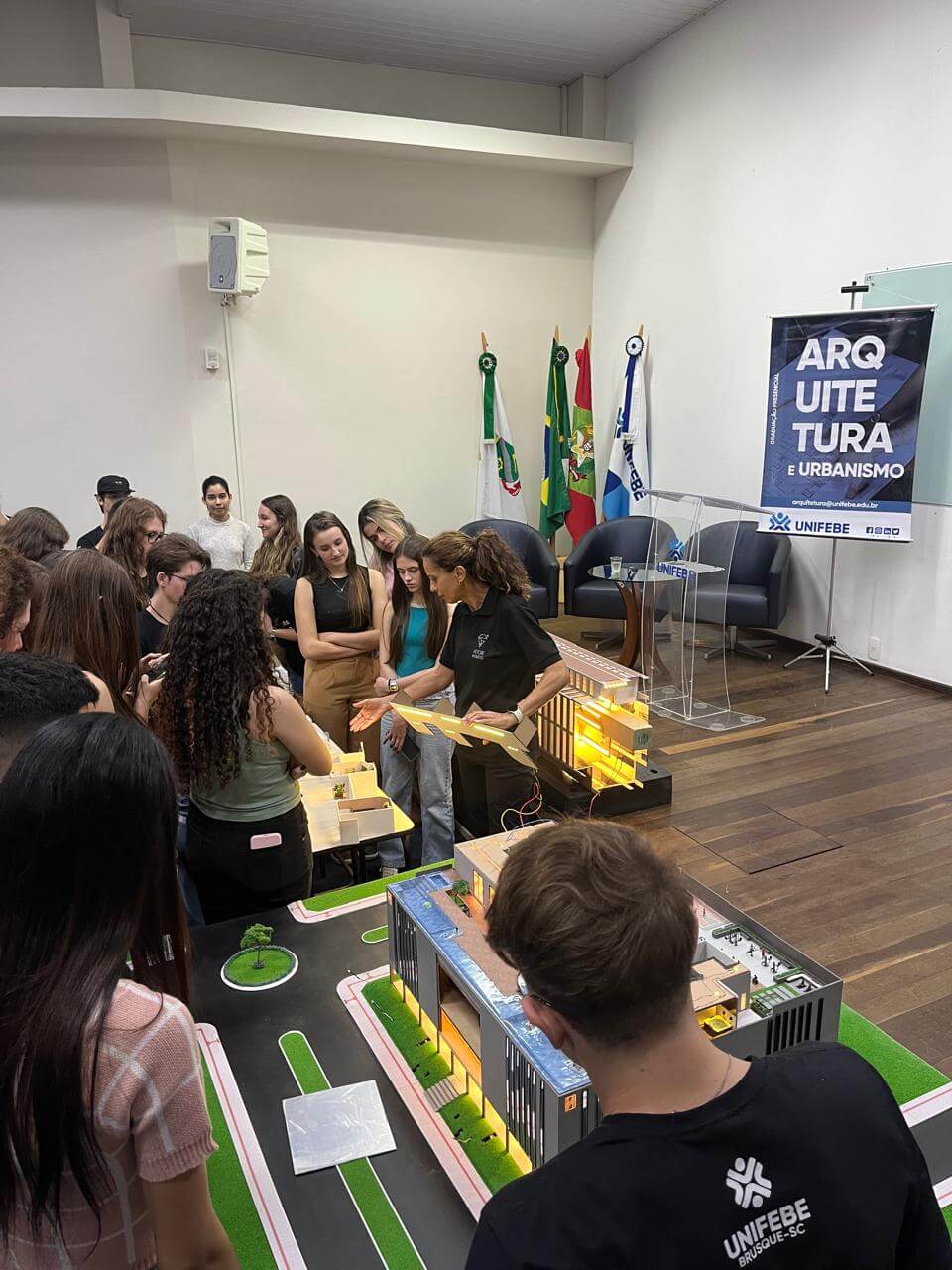Arquitetura e Urbanismo promove workshop com empresa de maquetes físicas profissionais