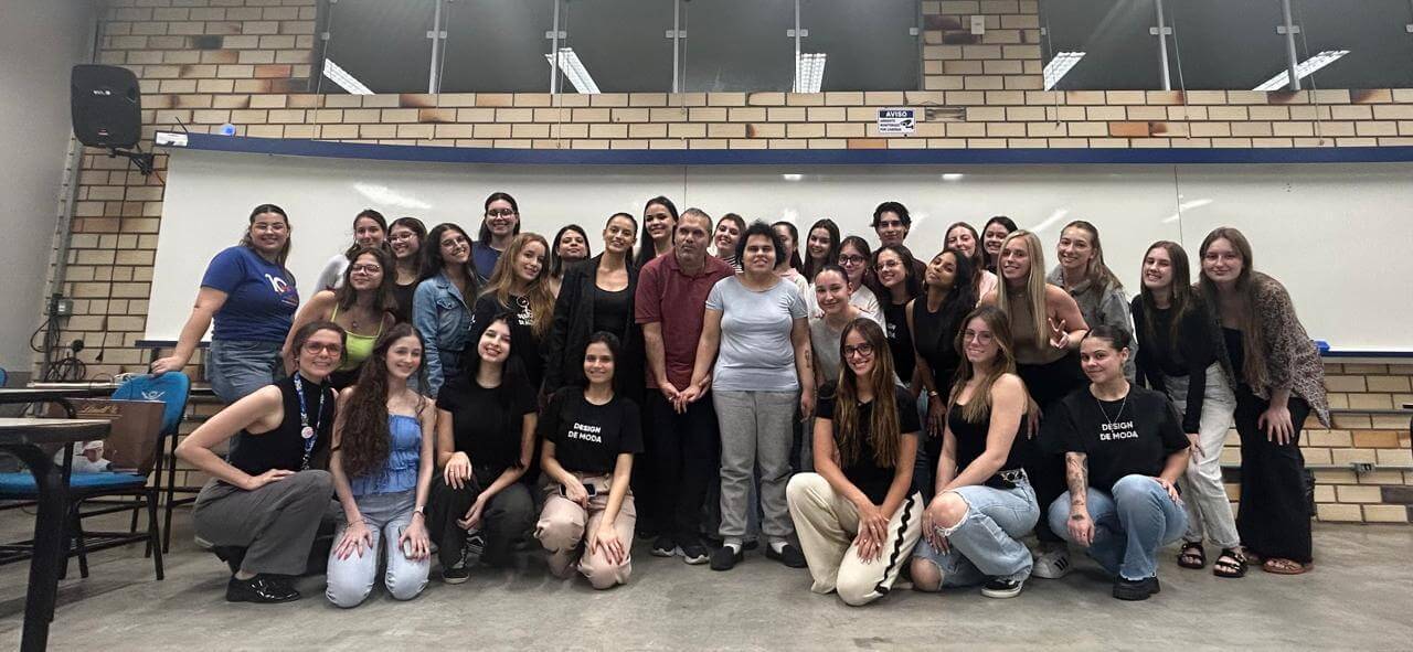 Estudantes de Design de Moda criam projetos para tornar roupas mais acessíveis para pessoas com deficiência visual
