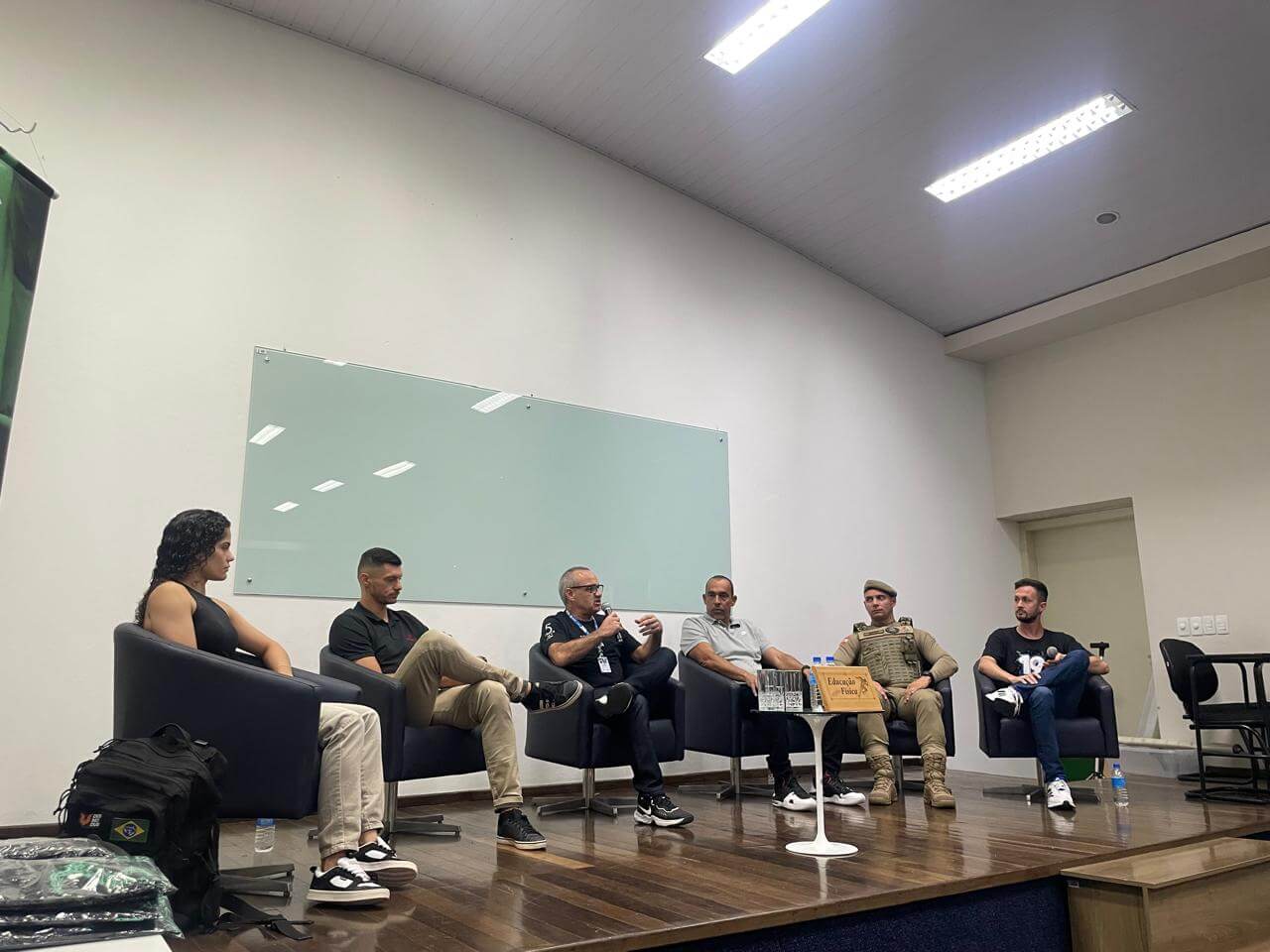 Egressos de Educação Física compartilham suas trajetórias acadêmicas e profissionais com estudantes do curso