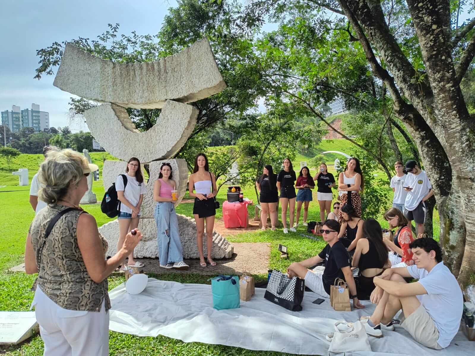 Curso de Publicidade e Propaganda promove visita técnica ao Parque das Esculturas Ilse Teske
