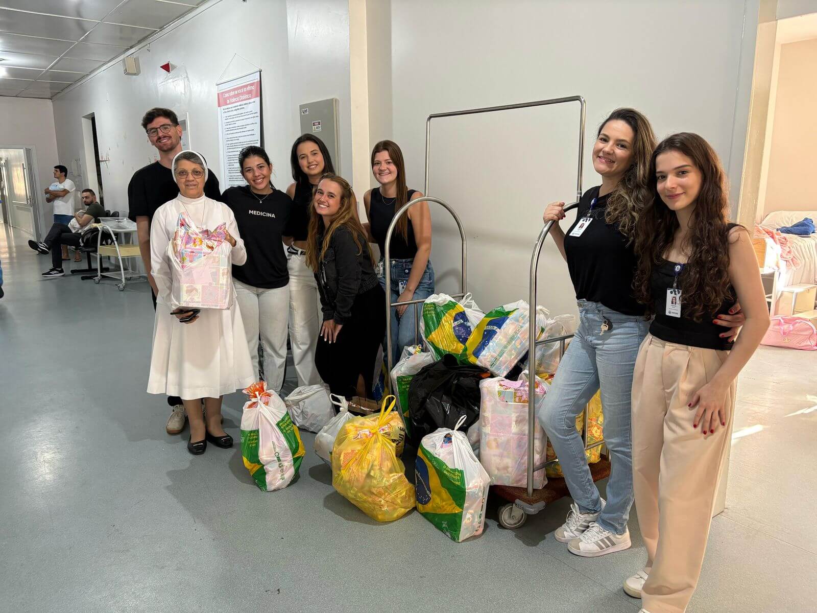 UNIFEBE doa mais de 300 brinquedos e 300 livros infantis para crianças internadas em hospitais de Brusque