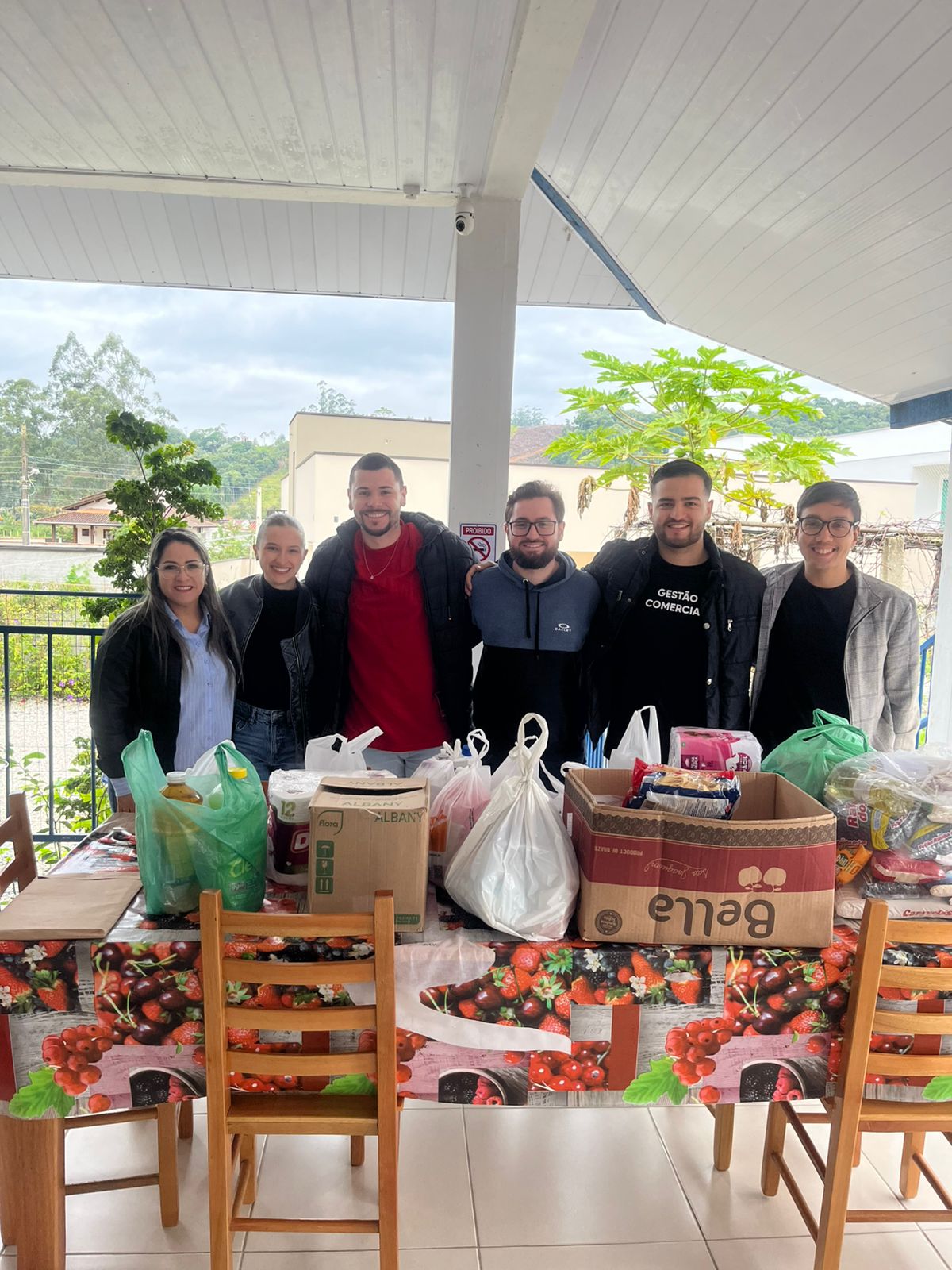Acadêmicos de Gestão Comercial promovem ação solidária em prol de lar de idosos de Nova Trento