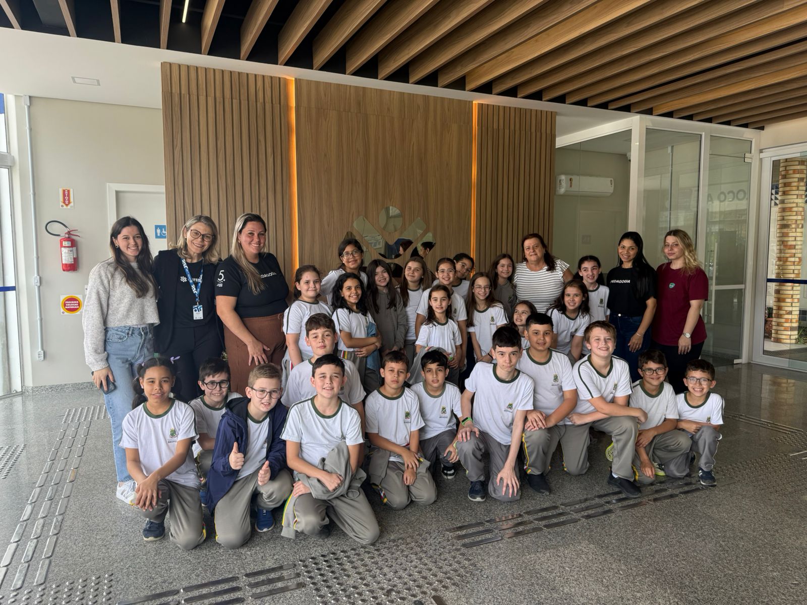 Estudantes de escola brusquense conhecem laboratórios da UNIFEBE em ação do curso de Pedagogia – Anos Iniciais