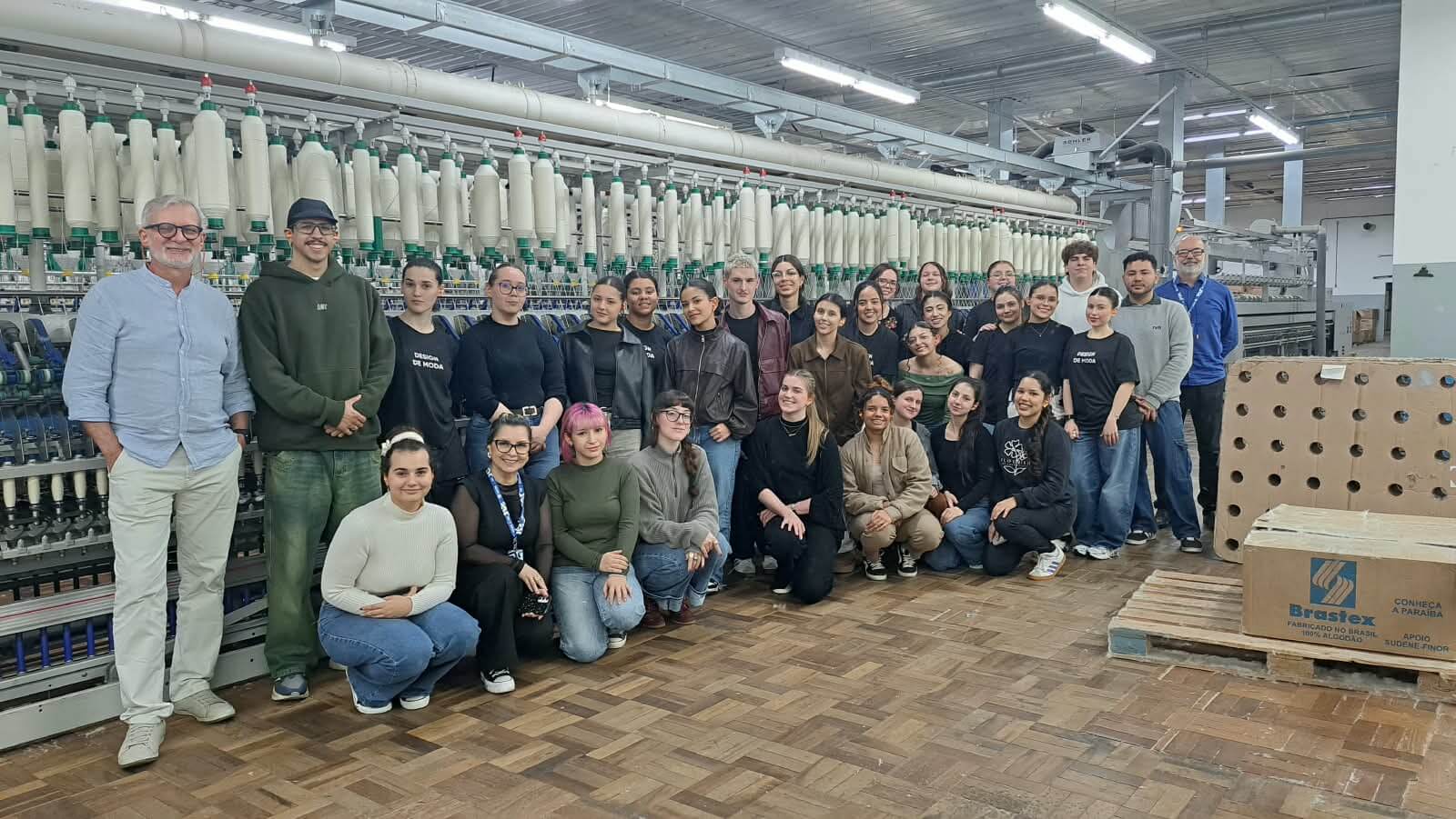 Acadêmicos de Design de Moda visitam empresa centenária do ramo têxtil em Brusque